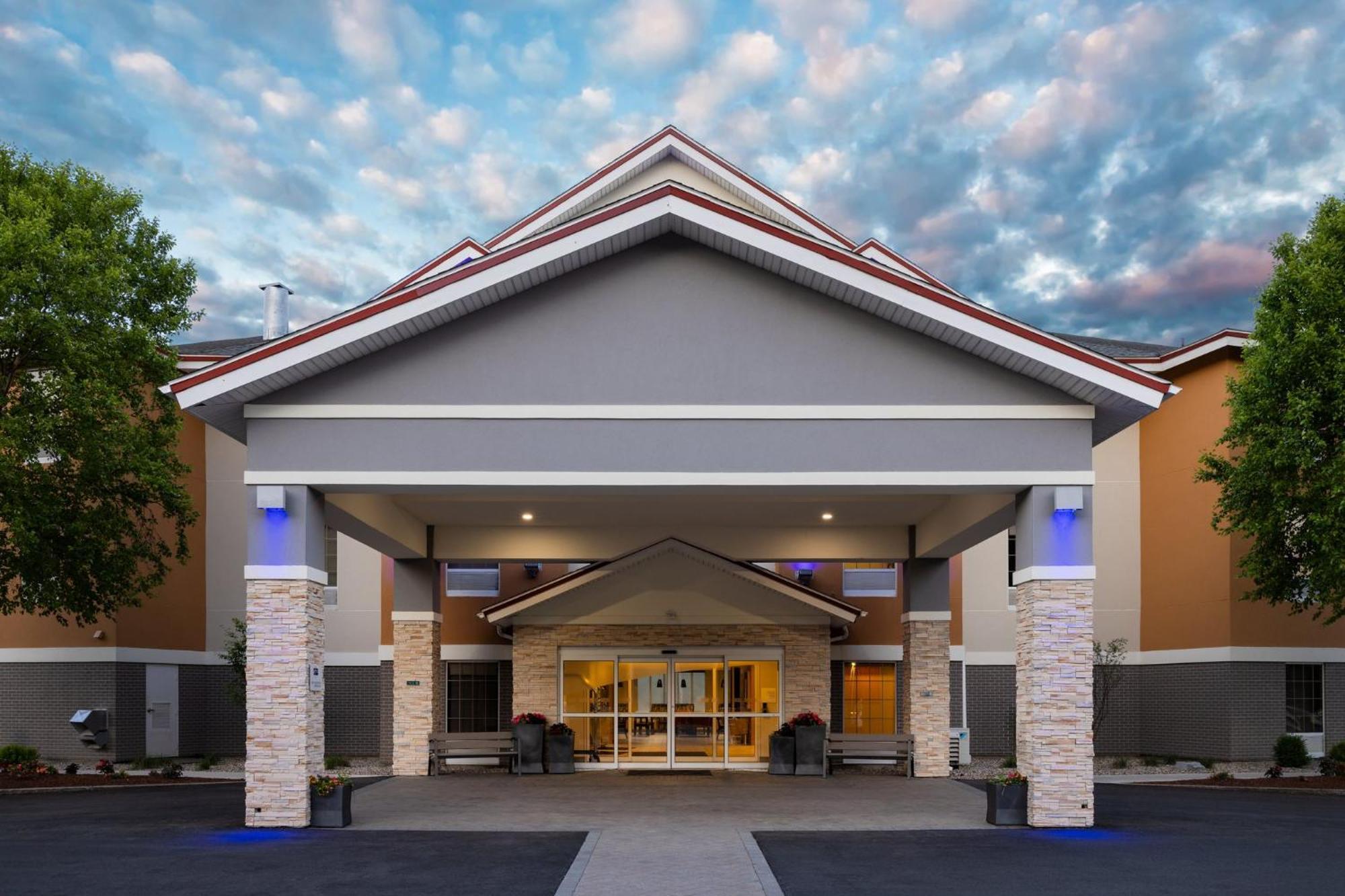 Holiday Inn Express Hotel & Suites Brattleboro By Ihg Kültér fotó